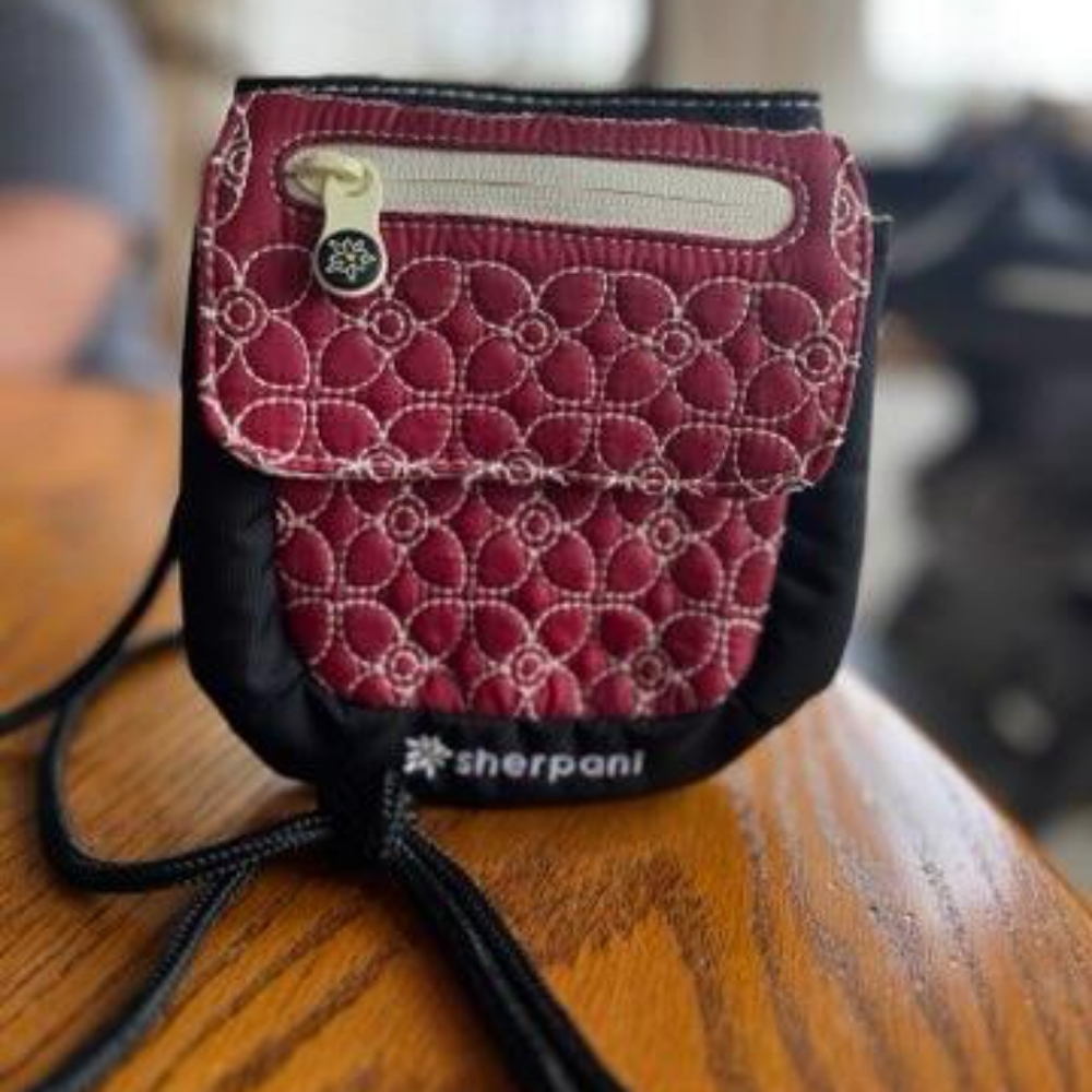 SHERPANI PIPER LE QUILTED CROSSBODY PURSE-RED & BLACK-COMPACT TRAVEL BAG